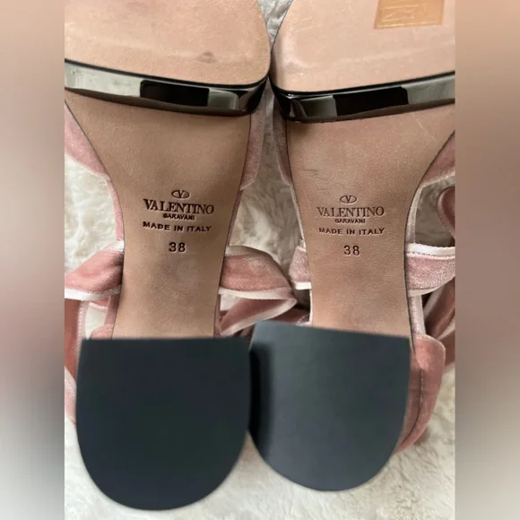 Valentino Garavani Velvet Strappy Sandal Heels in Poudre Ballet Pink so 38 US 8 - Picture 9 of 16